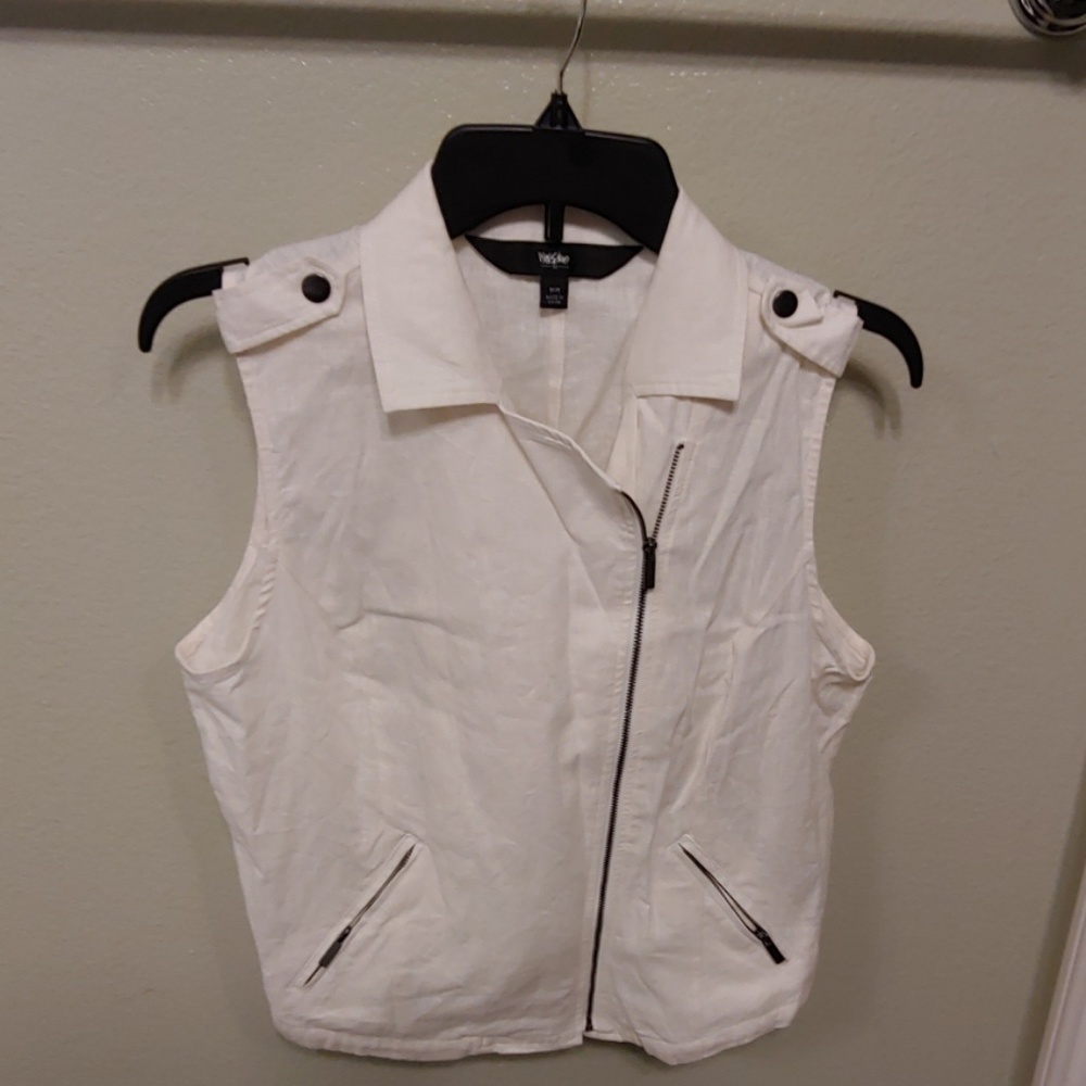White vest